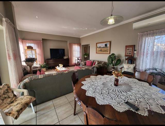 3 BEDROOM HOUSE FOR SALE IN RETIRE AT MIDSTREAM